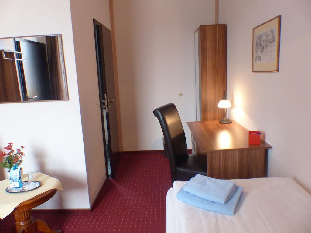 Hotel Friedchen Mit Eigener Fleischerei Artern Room photo